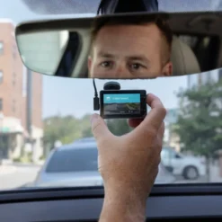 Garmin Dash Cam X210 Quad HD-bilkamera med skärm