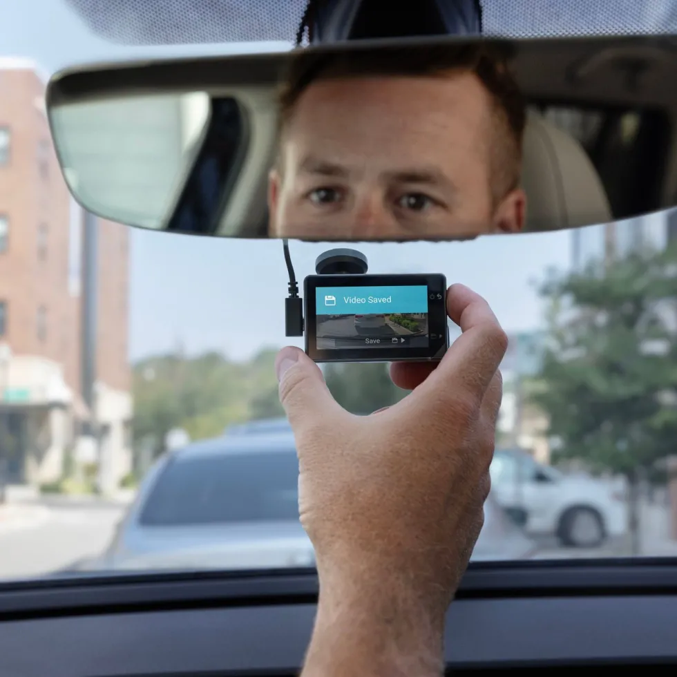 Garmin Dash Cam X210 Quad HD-bilkamera med skärm