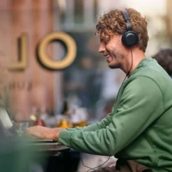 Philips On-ear-hörlurar med kabel och USB-C-adapter