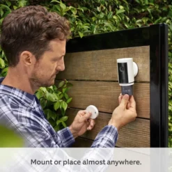 Ring Outdoor Cam Plus Battery - Retinal 2K övervakningskamera Vit