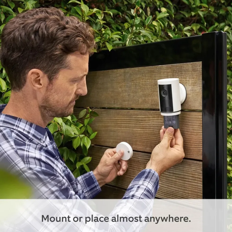 Ring Outdoor Cam Plus Battery - Retinal 2K övervakningskamera Vit