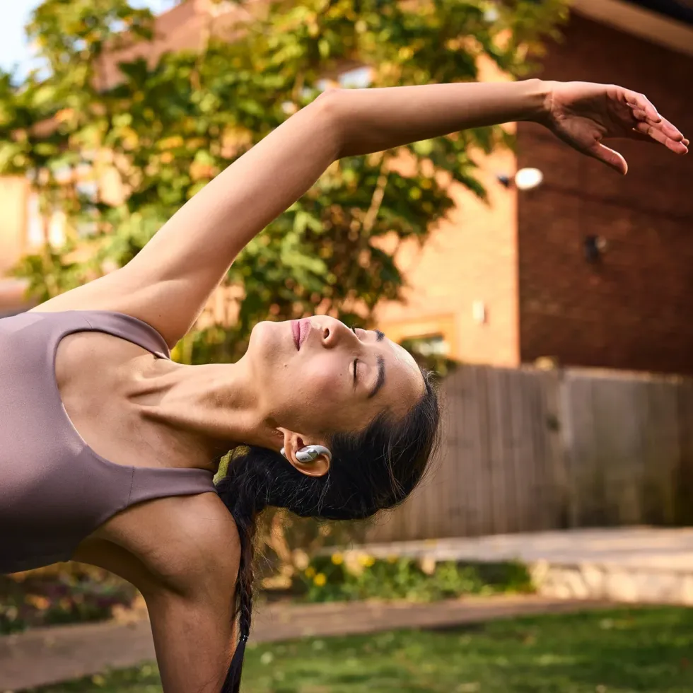 Shokz OpenFit 2+ open-ear-hörlurar Grå
