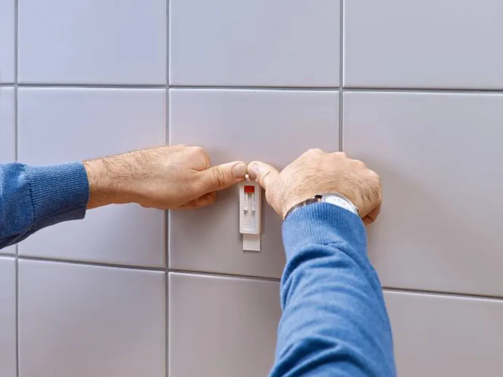 Tesa Justerbar häftspik för kakel och metall 3 kg 2-pack