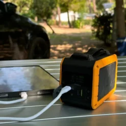 Xtorm Rugged XR204 Flashlight Powerbank 40000 mAh